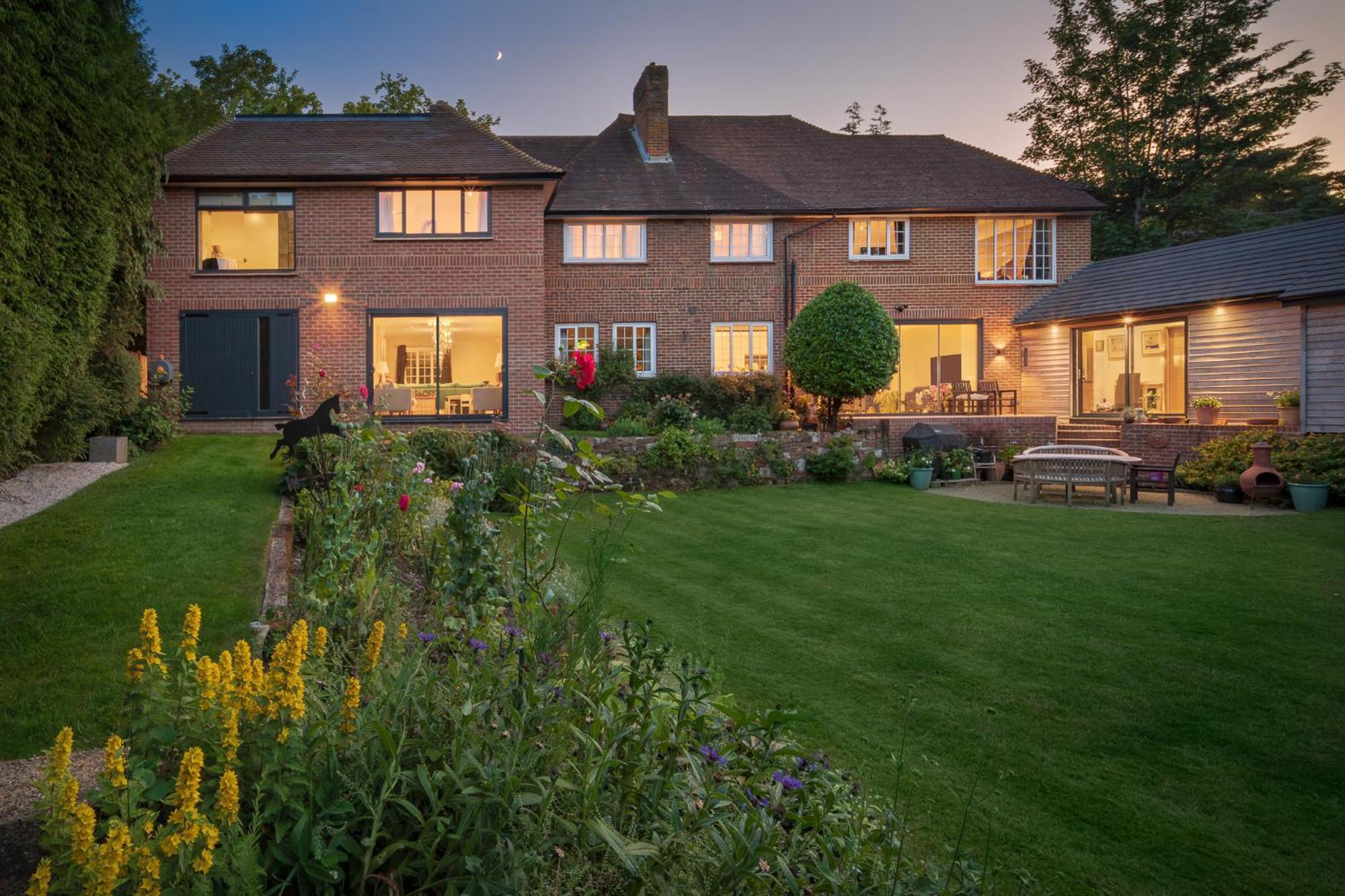 Westleigh Hotel Ashtead Exterior photo
