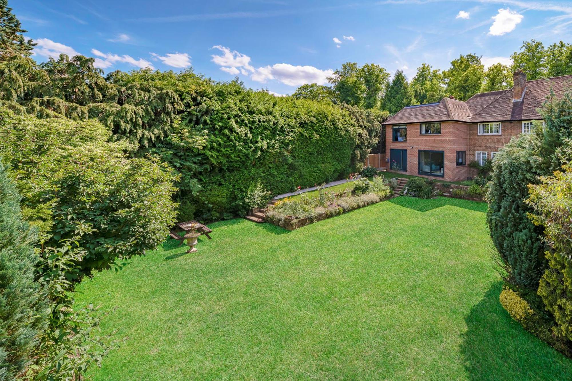 Westleigh Hotel Ashtead Exterior photo