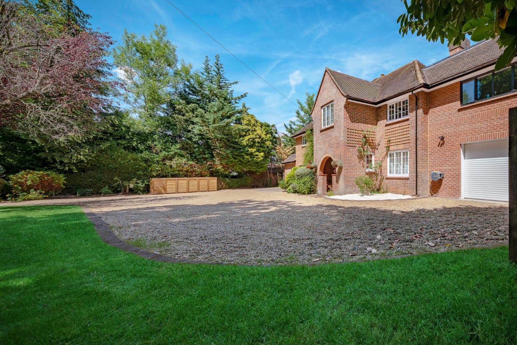 Westleigh Hotel Ashtead Exterior photo
