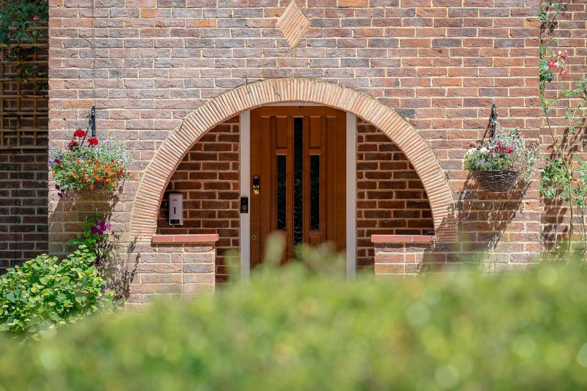 Westleigh Hotel Ashtead Exterior photo