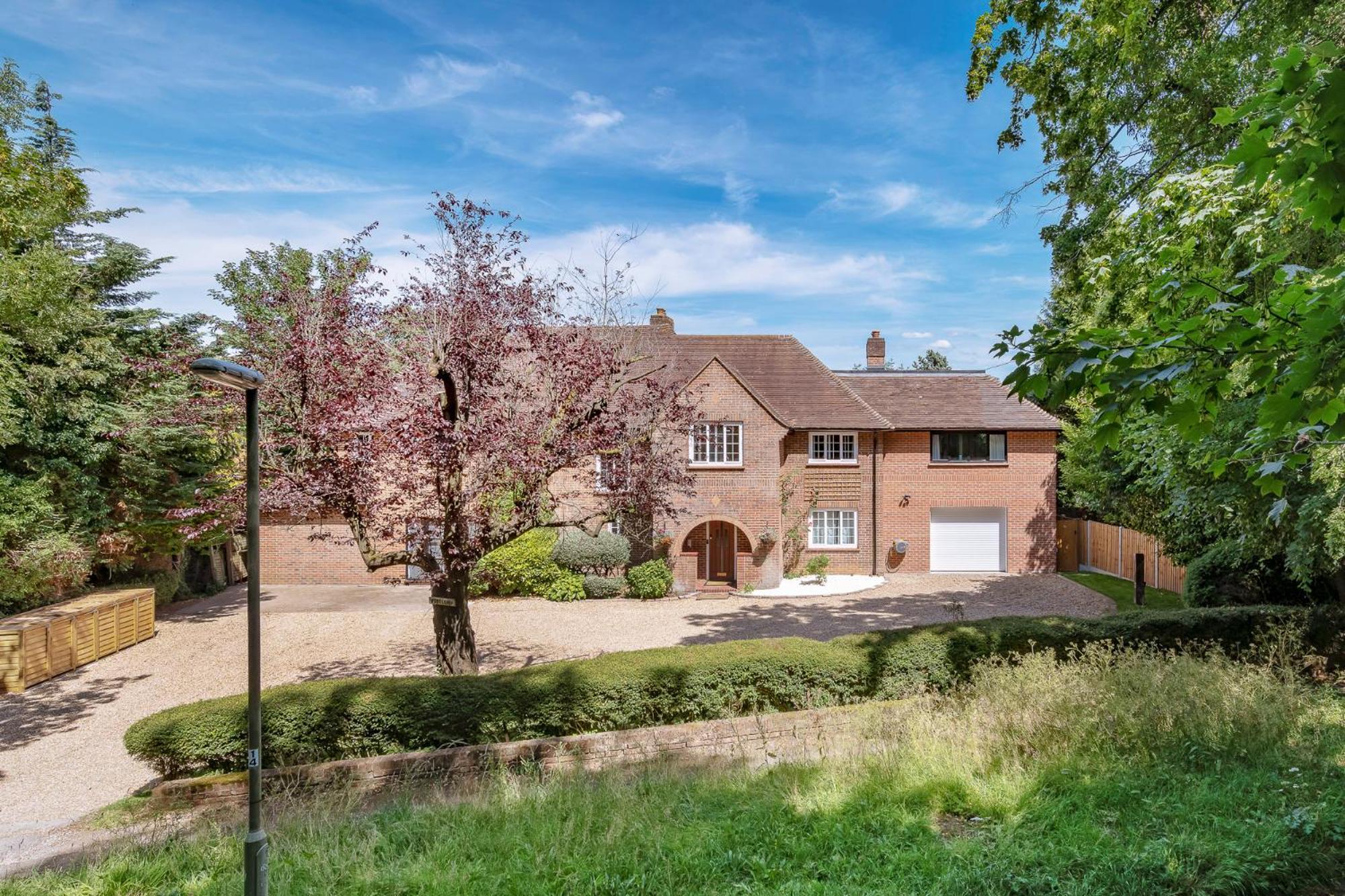 Westleigh Hotel Ashtead Exterior photo