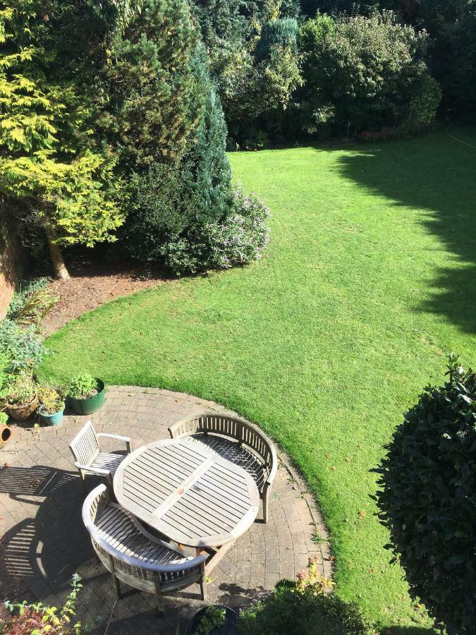 Westleigh Hotel Ashtead Exterior photo